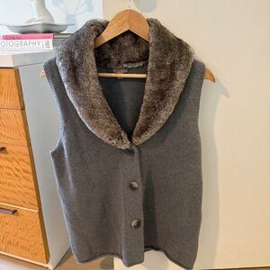 J.Jill Vintage Faux Fur Collar Gray Knit Vest ✨